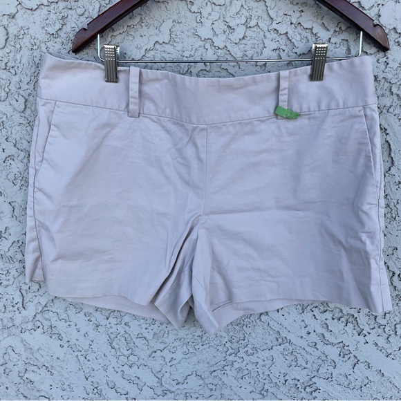 Ann Taylor Cream Bermuda Shorts Classic Cotton Blend - Picture 1 of 7